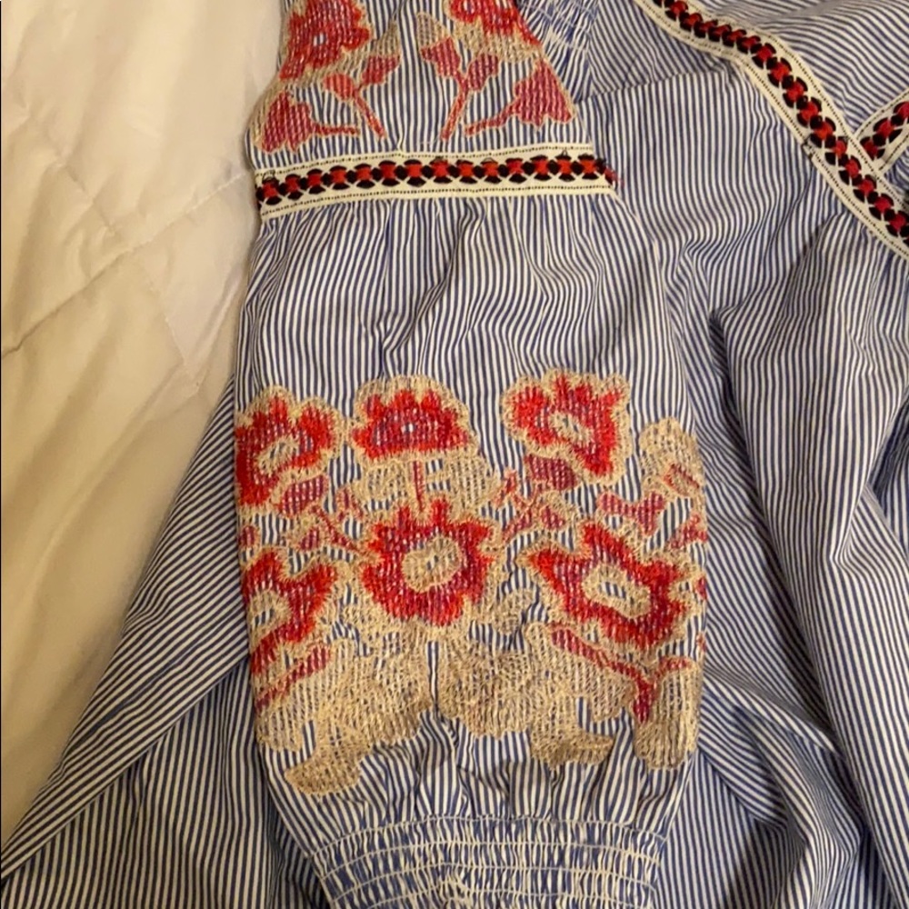 Romeo & Juliet Couture long sleeve top - Picture 5 of 5